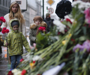 Cha mẹ Pháp nên giải thích thế nào về vụ khủng bố kinh hoàng